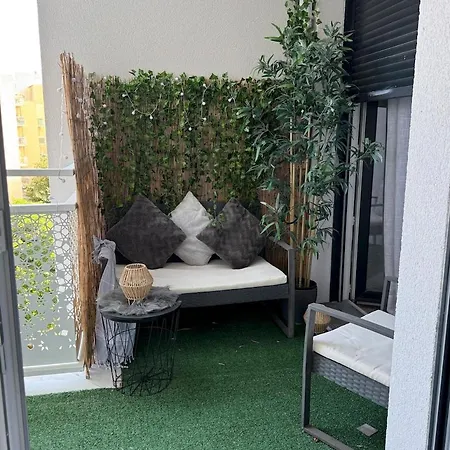 Modern Near Metro *